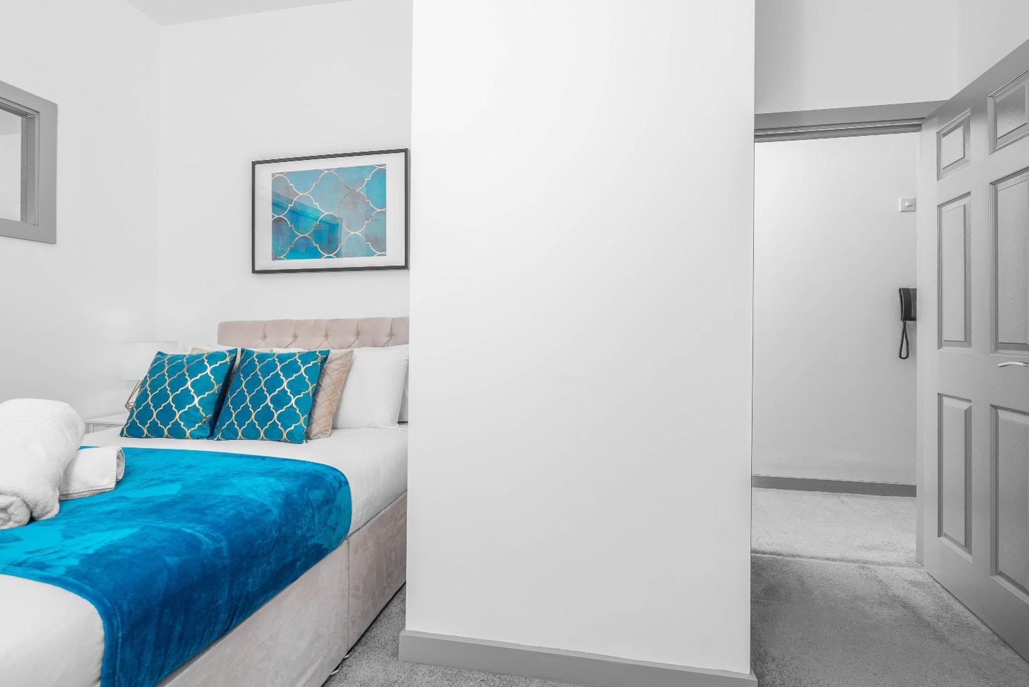 Modern Apartment In Brierley Hill - Secure Parking - Wifi & Netflix - Excellent Value - 11O المظهر الخارجي الصورة