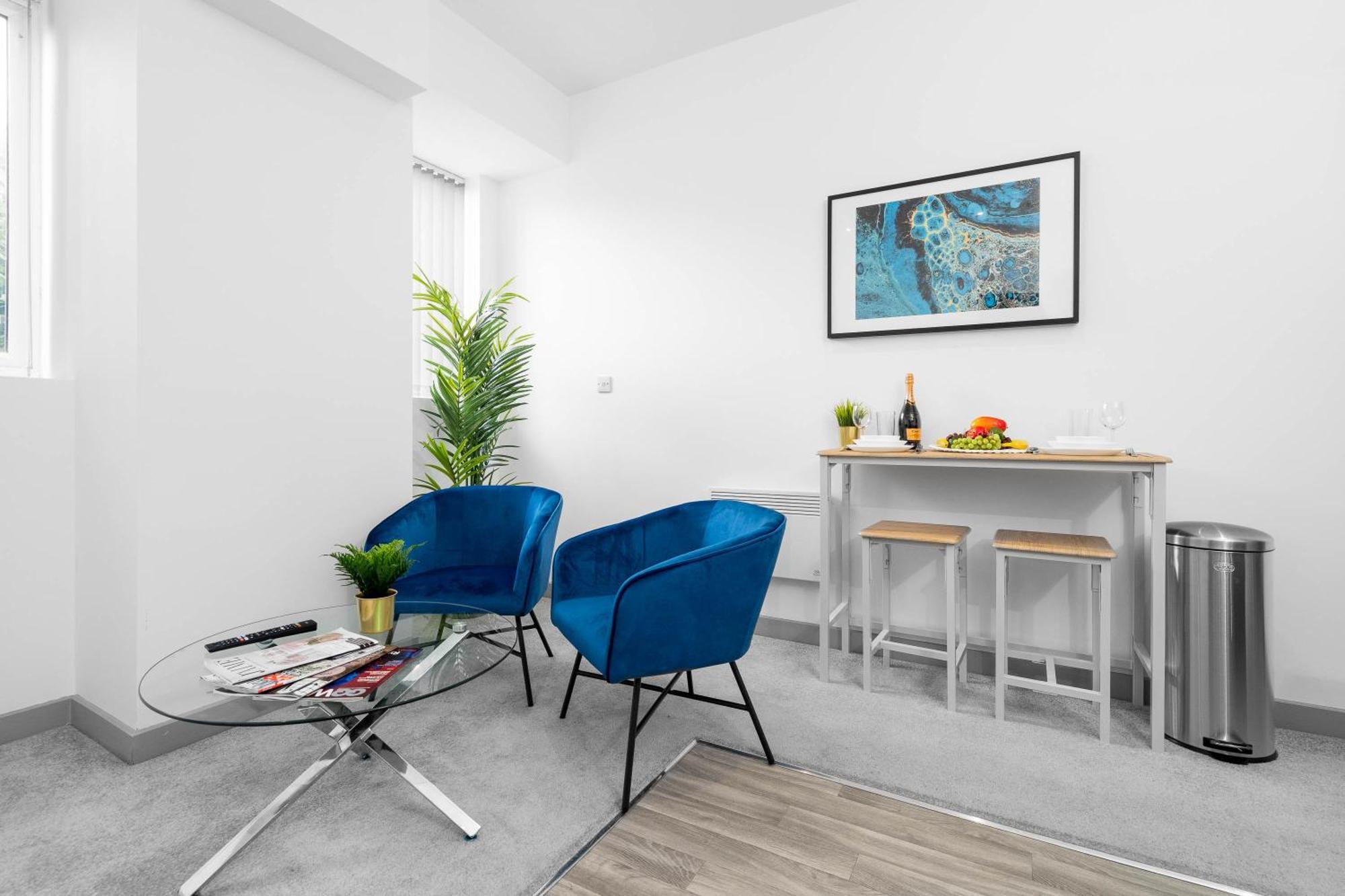 Modern Apartment In Brierley Hill - Secure Parking - Wifi & Netflix - Excellent Value - 11O المظهر الخارجي الصورة