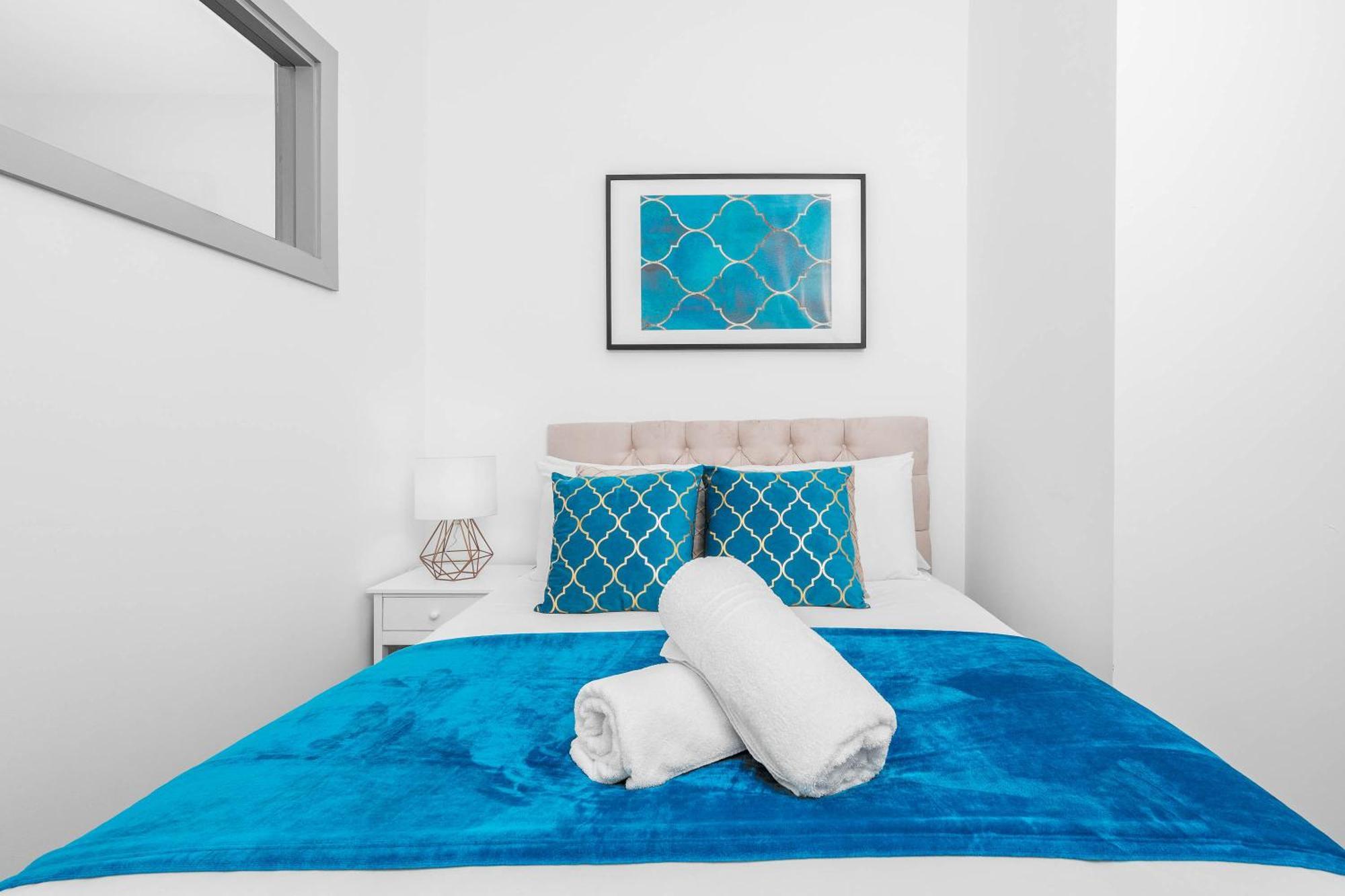 Modern Apartment In Brierley Hill - Secure Parking - Wifi & Netflix - Excellent Value - 11O المظهر الخارجي الصورة